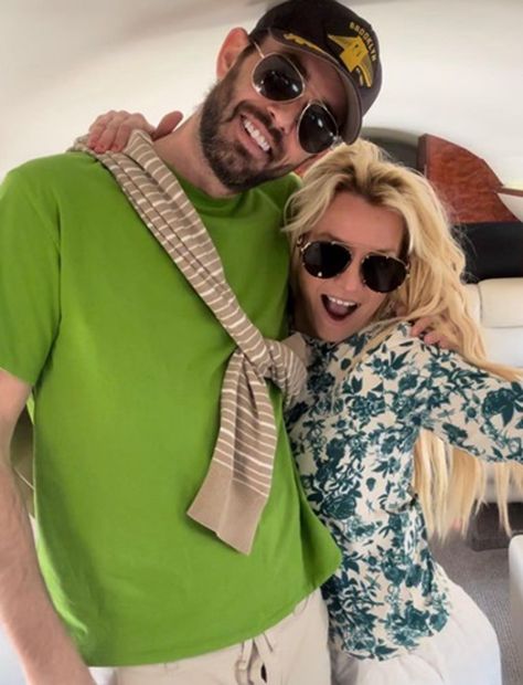 Spears se encuentra de vacaciones en México, sin su esposo pero sí con un misterioso acompañante.  Foto: Instagram