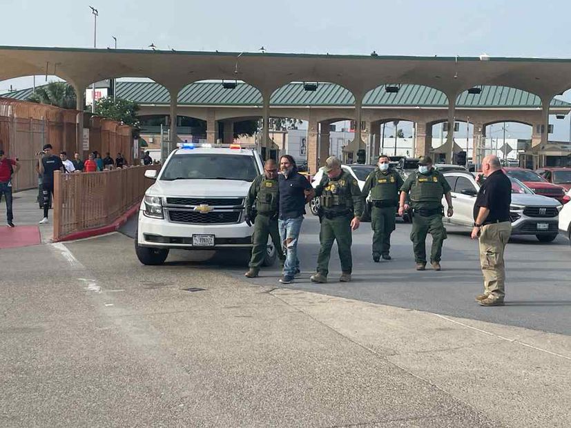 Agentes de la FGJ se trasladan a Tamaulipas para detener a Christian Von Roehrich. Foto: Especial