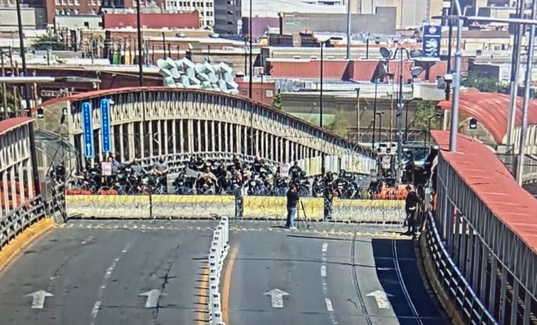 Concluye manifestación de migrantes; reabren Puente Internacional Paso del Norte en Ciudad Juárez