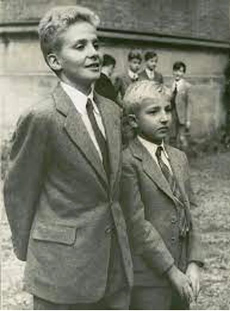 Una de las fotos más conocidas de los hermanos Juan Carlos y Alfonso. FOTO: ESPECIAL