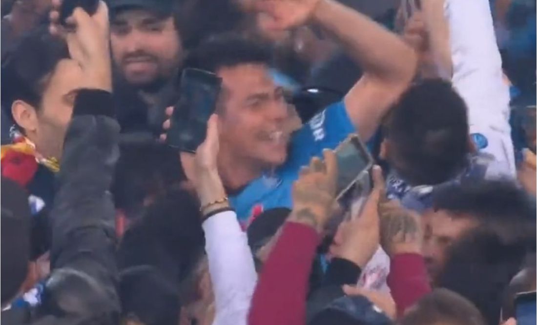 VIDEO: 'Chucky' Lozano y su emotivo momento con la afición del Napoli al conquistar la Serie A
