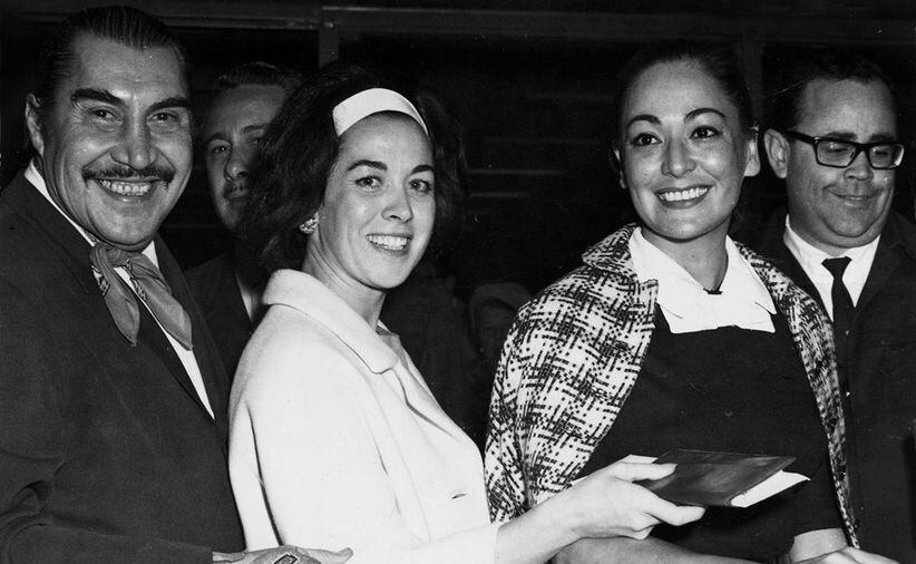 Más allá de la mancuerna laboral entre Columba y Emilio, ambos actores vivieron su propia historia de amor, de la que nació Jacaranda, única hija de la pareja. Adela Fernández, hija de "El Indio" Fernández, contó en entrevista con TV Azteca, que cuando Columba abandonó a su padre, éste estuvo deprimido por varios días, cantando melodías  de dolor junto a "Cuco" Sánchez y José Alfredo Jiménez.