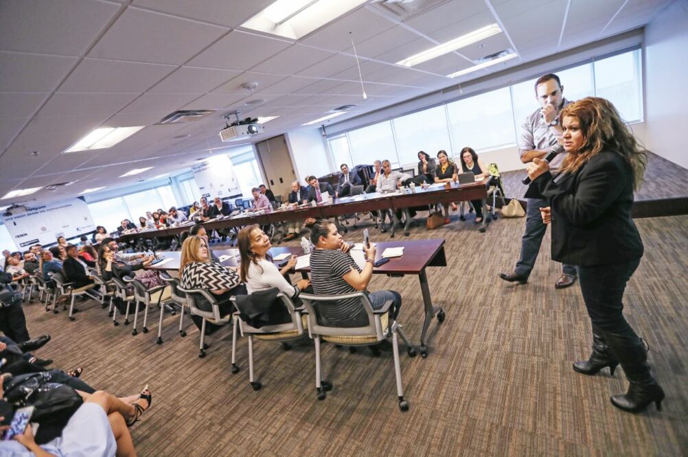 Durante el foro #AgendaMigrante, una Visión de los Connacionales, en Phoenix, Arizona, migrantes aseguran que ven a México como un país inseguro, con salarios deficientes y sin oportunidades en educación y empleo (GERMÁN ESPINOSA)