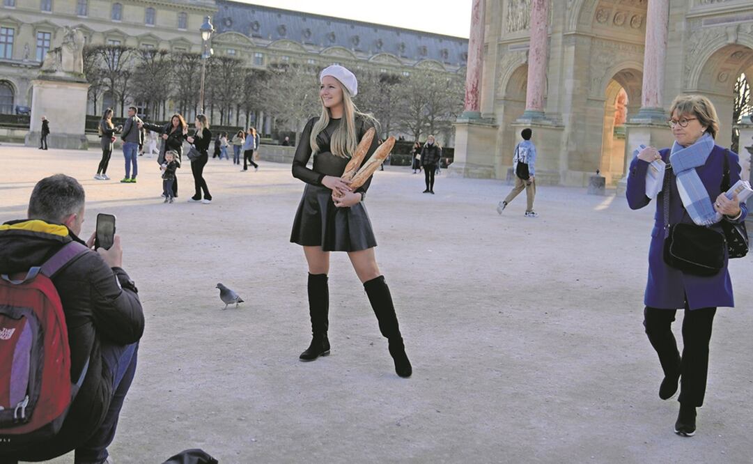 Turistas, en París. Francia levantó la mayoría de las restricciones por el Covid-19 en marzo. Foto: Francois Mori. AP