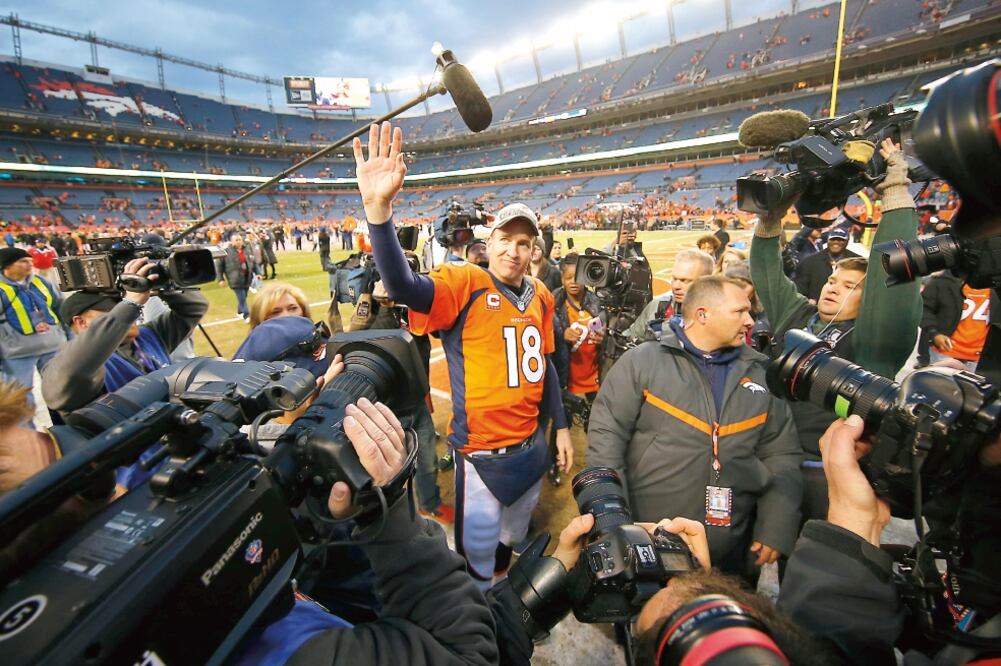 Peyton Manning logró llegar a su cuarto Super Bowl y el segundo con los Broncos; el veterano QB de Denver es foco de los reflectores (KEVIN JAIRAJ. USA TODAY SPORTS)