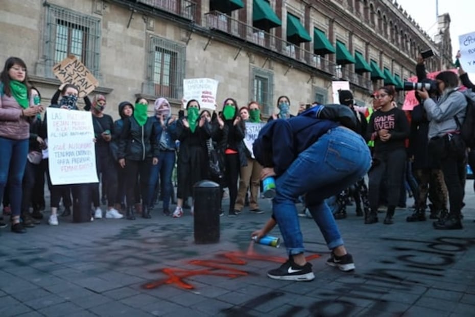 Estas son las consignas feministas de hoy en Palacio Nacional