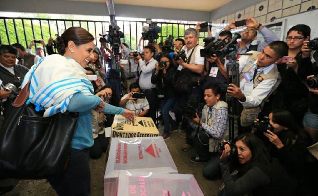 Acude a votar Luisa María Calderón en Michoacán