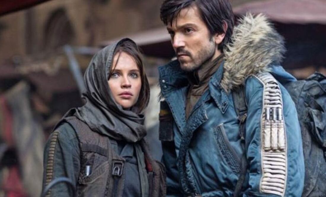 Aparece junto a Felicity Jones  FOTO: ESPECIAL