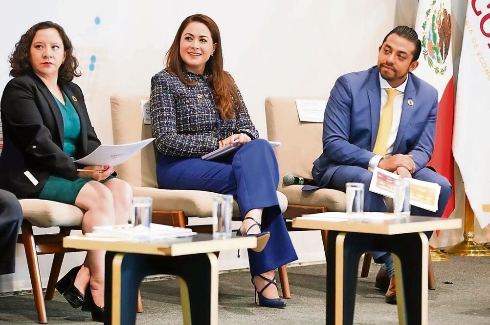 María Teresa Jiménez (centro) señaló que su gobierno impulsa acciones específicas para elevar la calidad de vida de la población. Foto: Especial