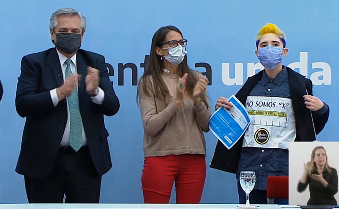 El presidente Alberto Fernández durante el anuncio de documento nacional de identidad para personas no binarias. Foto: Twitter @CasaRosada