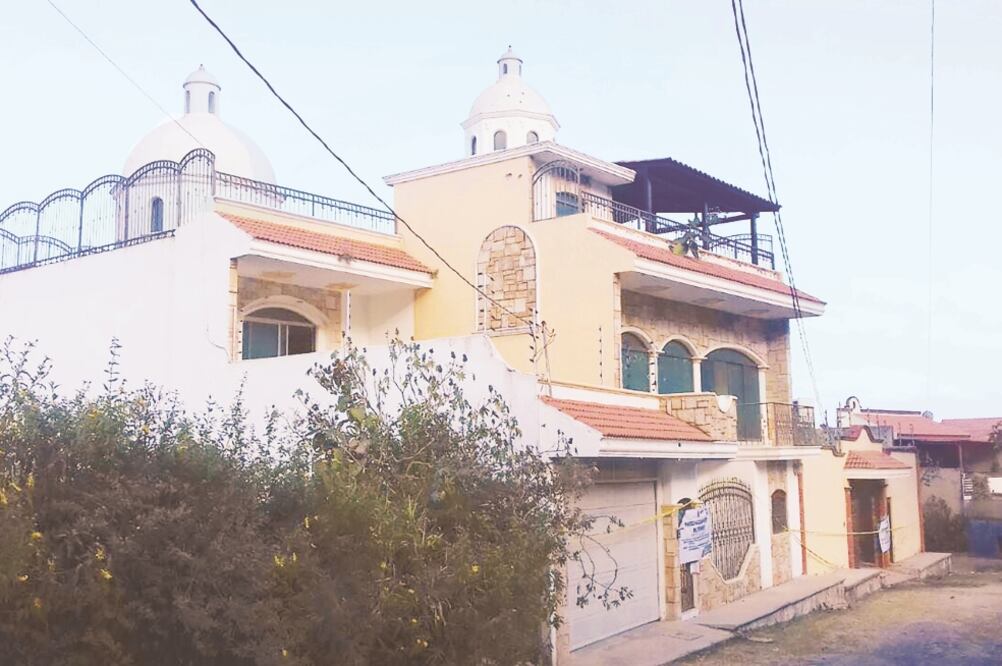 El predio fue tiroteado en infinidad de ocasiones, incluso desde un helicóptero que apoyó por aire la incursión del personal de la Armada de México en la zona. (ESPECIAL)