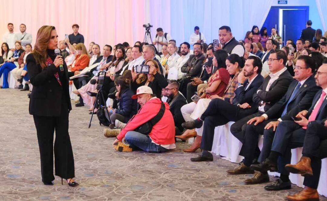 La Gobernadora de Quintana Roo, Mara Lezama Espinosa, explicó el modelo de turismo comunitario, rural y sustentable Maya Ka'an. Foto: Especial.
