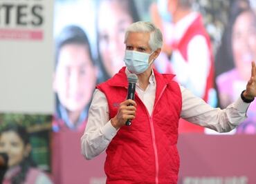 Del Mazo hace entrega de dos preparatorias y tarjetas de Salario Rosa