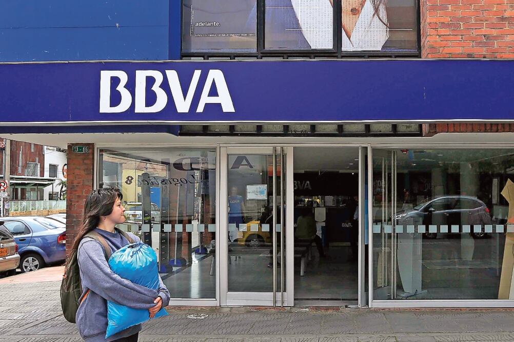Por la inversión en infraestructura, al cierre de junio de 2015 se han remodelado 942 sucursales de BBVA Bancomer y se ha ejercido más de 50% del monto total de los recursos (ARCHIVO EL UNIVERSAL)