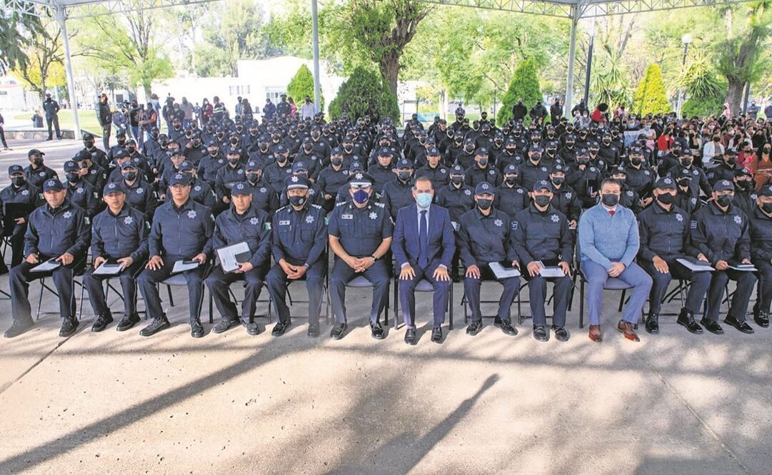 El gobernador Martín Orozco Sandoval encabezó la ceremonia de imposición de grados y ascensos a policías estatales. Foto: Especial