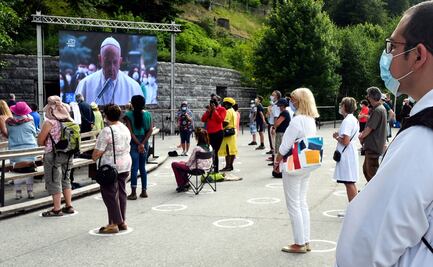Papa Francisco reza el rosario para fin de la pandemia conectado con 50 santuarios