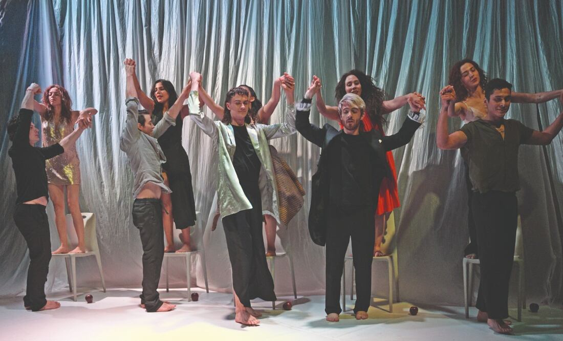 La obra es dirigida por Jessica Sandoval e inicia temporada mañana. Cuenta también con un dispositivo multimedia que muestra fotografías de arte clásico y contemporáneo sobre el amor. Foto Especial