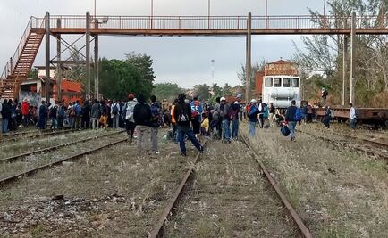 Parte caravana de migrantes del Istmo hacia Veracruz en “La Bestia”