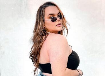 La hija menor de Jenni Rivera presume su figura en bikini neón