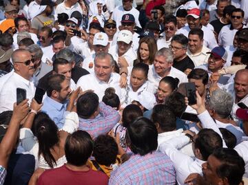 Adán Augusto no habla sobre futbolistas en TikTok; "no coman ansias", dice ante consignas de "¡presidente!"