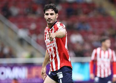 Las Chivas quieren incluir al Pollo Briseño en negociación por jugador del Santos