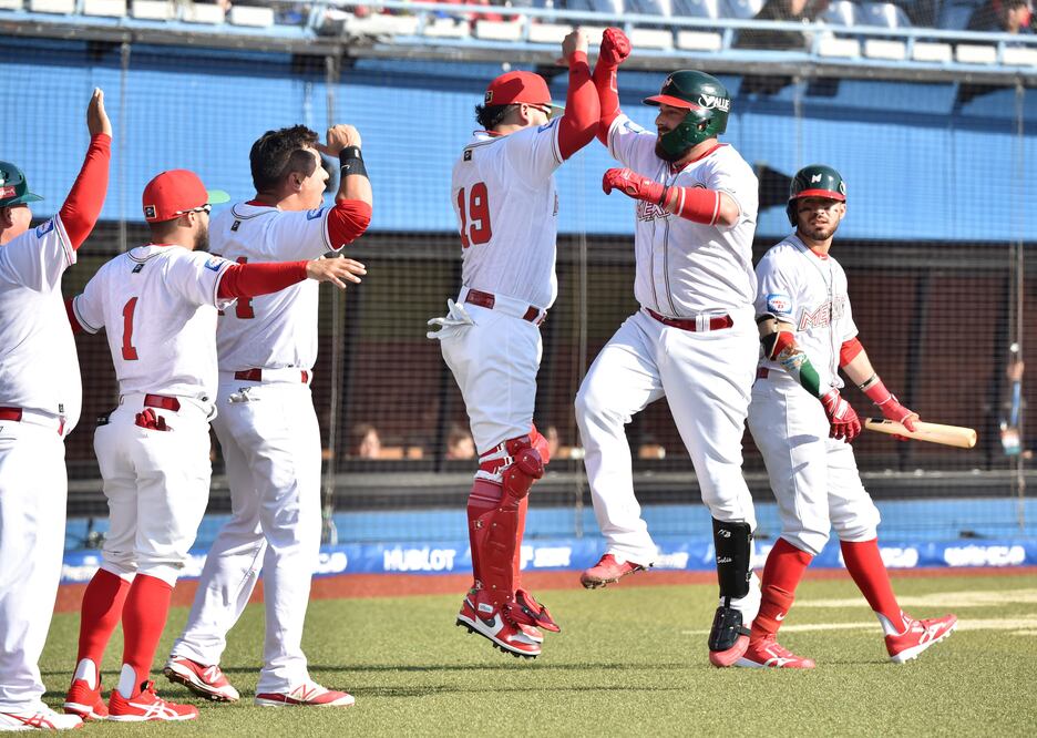 La selección mexicana celebra un cuadrangular en la Súper Ronda del Premier 12 (AFP).