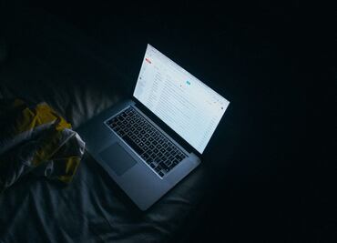 ¿Por qué deberías apagar tu computadora después de usarla?