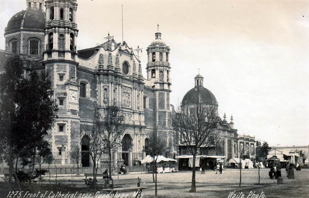 La antigua Basílica de Guadalupe y el Convento de Capuchinas en una fotografía captada C..B. Waite a inicios del siglo pasado. Foto Colección Villasana-Torres