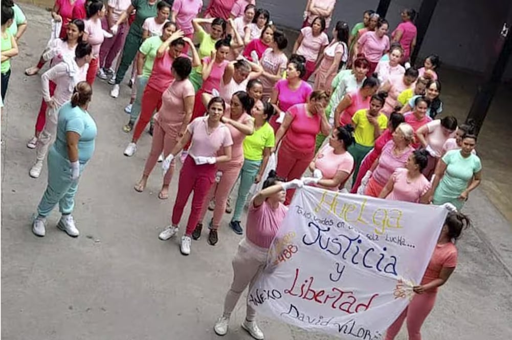 Una protesta en una cárcel de mujeres en Venezuela. FOTO: ESPECIAL