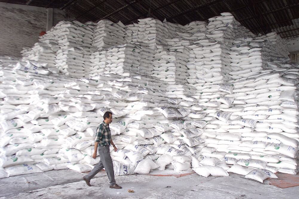 Tanto el gobierno mexicano como el estadounidense acordaron que para el ciclo que arranca el próximo 1 de octubre de 2015 y que termina el 30 de septiembre de 2016, se podrán colocar 983 mil 247 toneladas del endulzante mexicano (ARCHIVO EL UNIVERSAL)