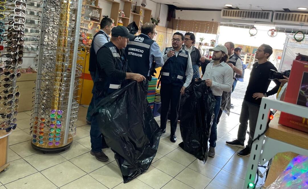 Como parte de las acciones para combatir el contrabando y la piratería, la Secretaría de Economía coordinó la tercera “Operación Limpieza”. Foto: Especial