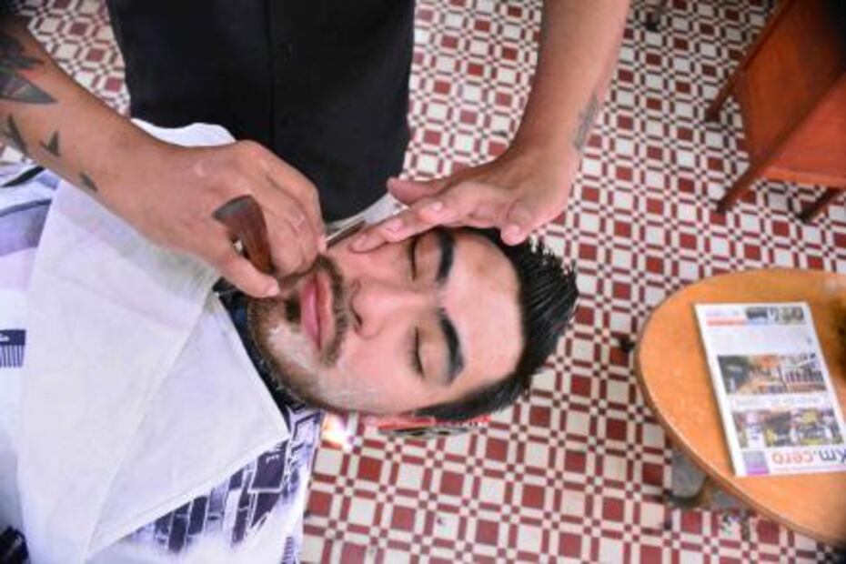 Barberos, oficio que mantiene su esencia