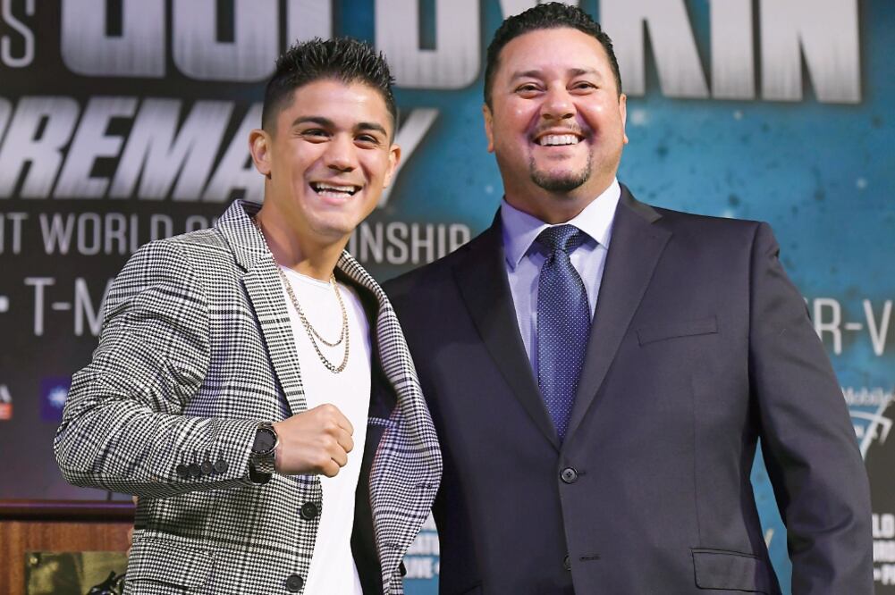 Eric Gómez (der.), presidente de Golden Boy, espera muchas compras (ETZEL ESPINOSA. IMAGO7)