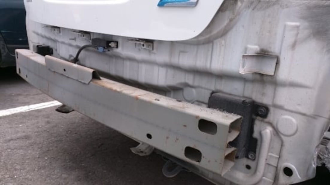 ¿Todos los autos deben tener barra de refuerzo posterior para ser seguros?