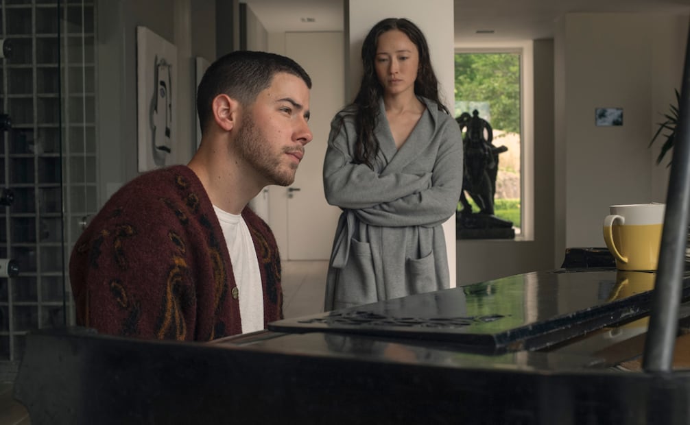 Esta imagen, difundida por Lionsgate, muestra a Nick Jonas (izquierda) y a Havana Rose Liu en una escena de "Power Ballad". 
Foto: David Cleary/Lionsgate vía AP.