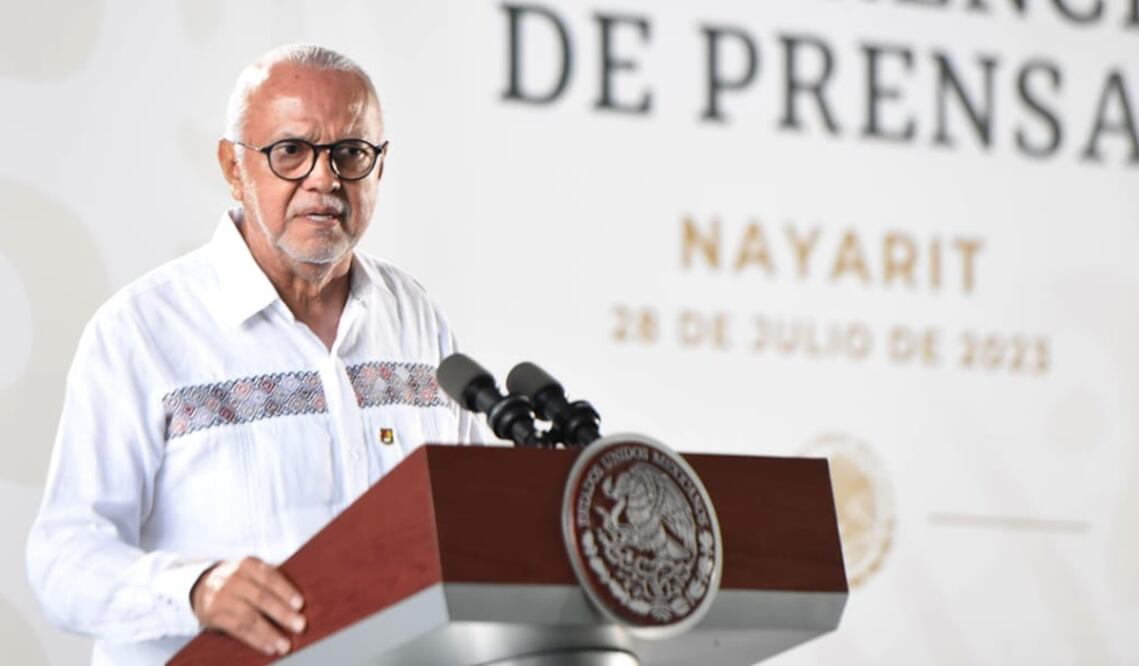 El gobernador de Nayarit, Miguel Ángel Navarro Quintero, le pidió al presidente López Obrador que no esté preocupado porque antes de que termine el presente año la entidad tendrá servicios de salud comparados con los mejores del mundo. Foto: especial