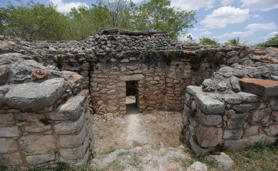 "Se presume que se trata de un edificio multifuncional y que era usado exclusivamente por la élite maya, específicamente, para los sacerdotes-astrónomos", indicaron los arqueólogos. FOTO: Notimex.