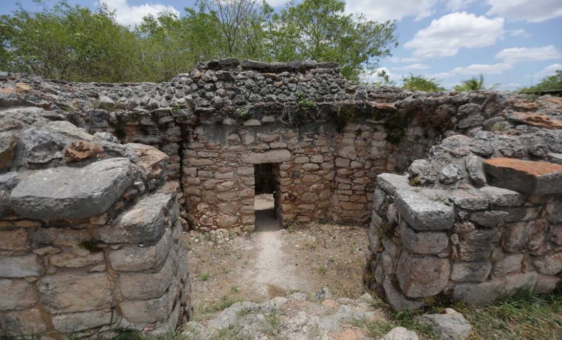 "Se presume que se trata de un edificio multifuncional y que era usado exclusivamente por la élite maya, específicamente, para los sacerdotes-astrónomos", indicaron los arqueólogos. FOTO: Notimex.