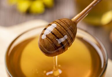 Por qué comer miel ayuda a combatir los resfriados