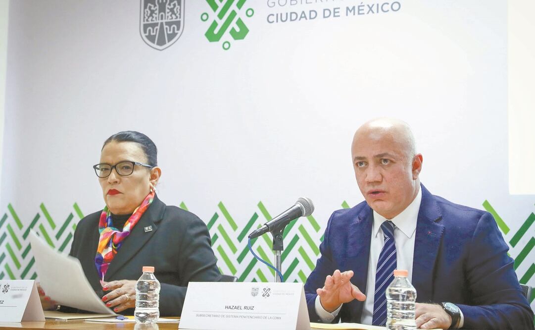 La secretaria de Gobierno de la Ciudad, Rosa Icela Rodríguez, y Hazael Ruíz, en la conferencia por la evasión de internos. Foto: DIEGO SIMÓN SÁNCHEZ. EL UNIVERSAL