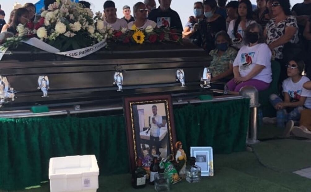 Sepultan a 3 de los 5 jóvenes muertos por disparos del ejército