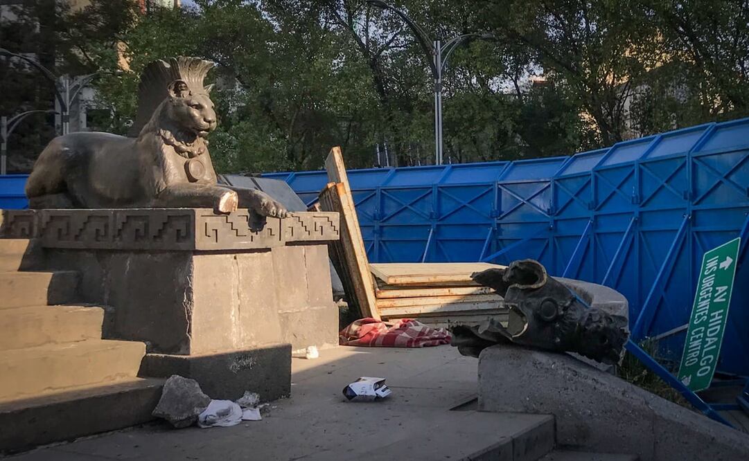 Leopardos mutilados en el Monumento a Cuauhtémoc