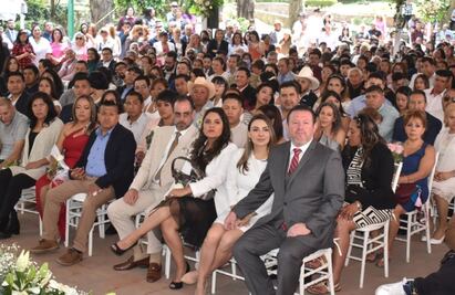 Alcalde de la Magdalena Contreras aprovecha los matrimonios colectivos y se casa