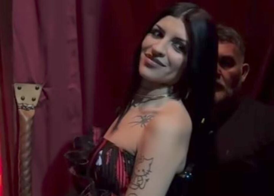 Cazzu se vistió de gala y en el Teatro Colón le rindió homenaje a la leyenda argentina Mercedes Sosa.