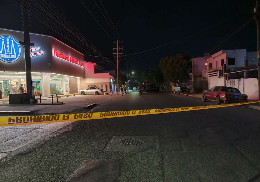 Las autoridades de Seguridad Pública fueron alertadas que en un estacionamiento habían abandonado una hielera con restos de sangre. Foto: Especial