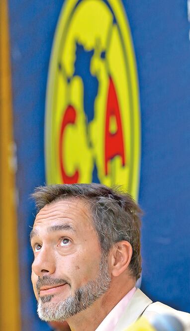 Matosas se ajustó a las exigencias americanistas, incluso en su manera de vestir, pues dejó atrás los vistosos sacos y los cambió por los institucionales (ETZEL ESPINOSA / IMAGO7)