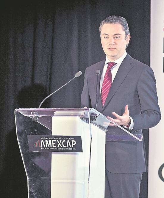 El secretario de Educación, Aurelio Nuño, encabezó la premiación del XIV Concurso Leamos, la ciencia para todos 2015. FOTO; ARCHIVO. EL UNIVERSAL