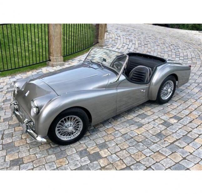 Un Triumph TR2, un Rolex GMT y un Breitling Cockpit