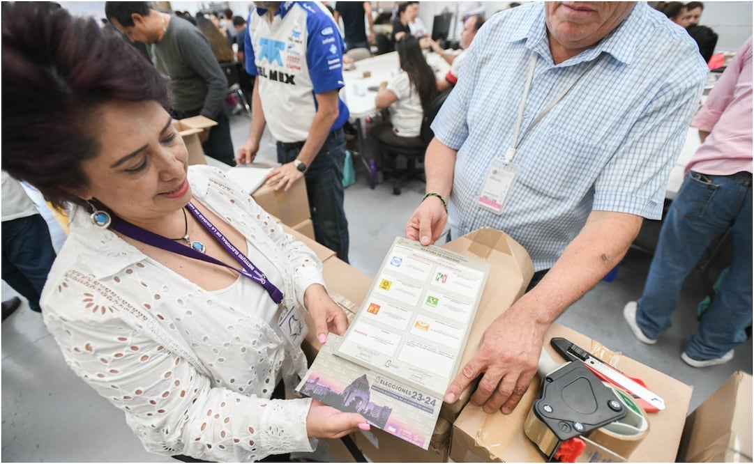 Materiales electorales que se utilizarán para recabar el voto de los chilangos residentes en el extranjero durante estas elecciones. Foto: Especial