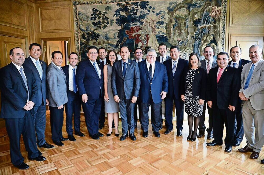 La bancada panista de la Cámara de Diputados se reunió con Agustín Carstens en la sede del Banco de México (CORTESÍA DIPUTADOS PAN)